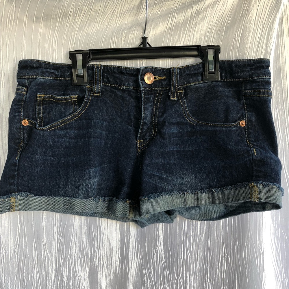 Mossimo size 11 cute jean shorts w/ distressed hem